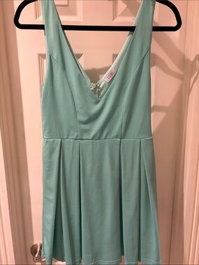 Tobi Mint Green V-Neck Mini Dress